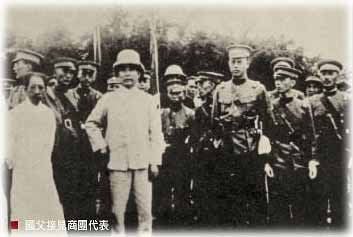 國父孫中山先生接見商團代表(左為廖仲愷先生)