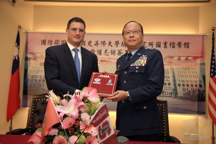 魏肯博士與林孝庭博士合影