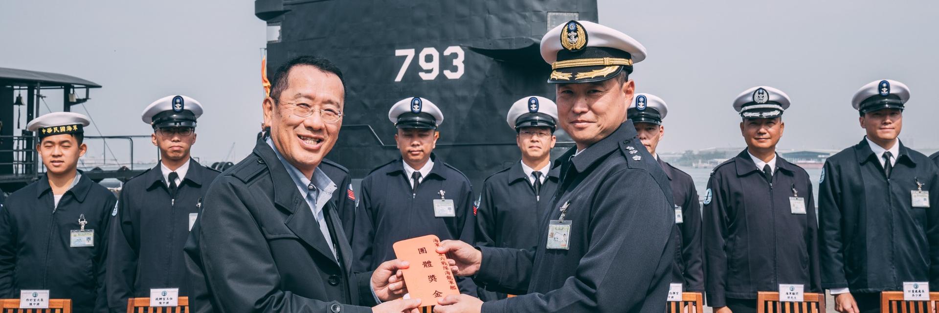 輪播圖-顧部長視導左營駐軍　慰勉官兵戰訓辛勞